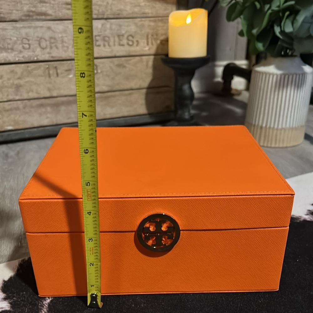 🧡✨Tory Burch Storage/Jewelry Signature Orange Box w/Gold Logo✨🧡 - Picture 8 of 9